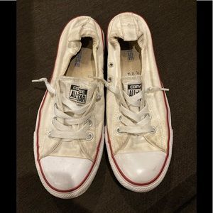 Converse low tops in cream color with elastic area at heel